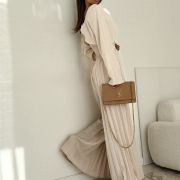 Kombinezon Pleated Elegance – beżowy LUMÉ
