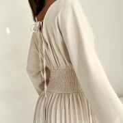Kombinezon Pleated Elegance – beżowy LUMÉ