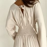 Kombinezon Pleated Elegance – beżowy LUMÉ