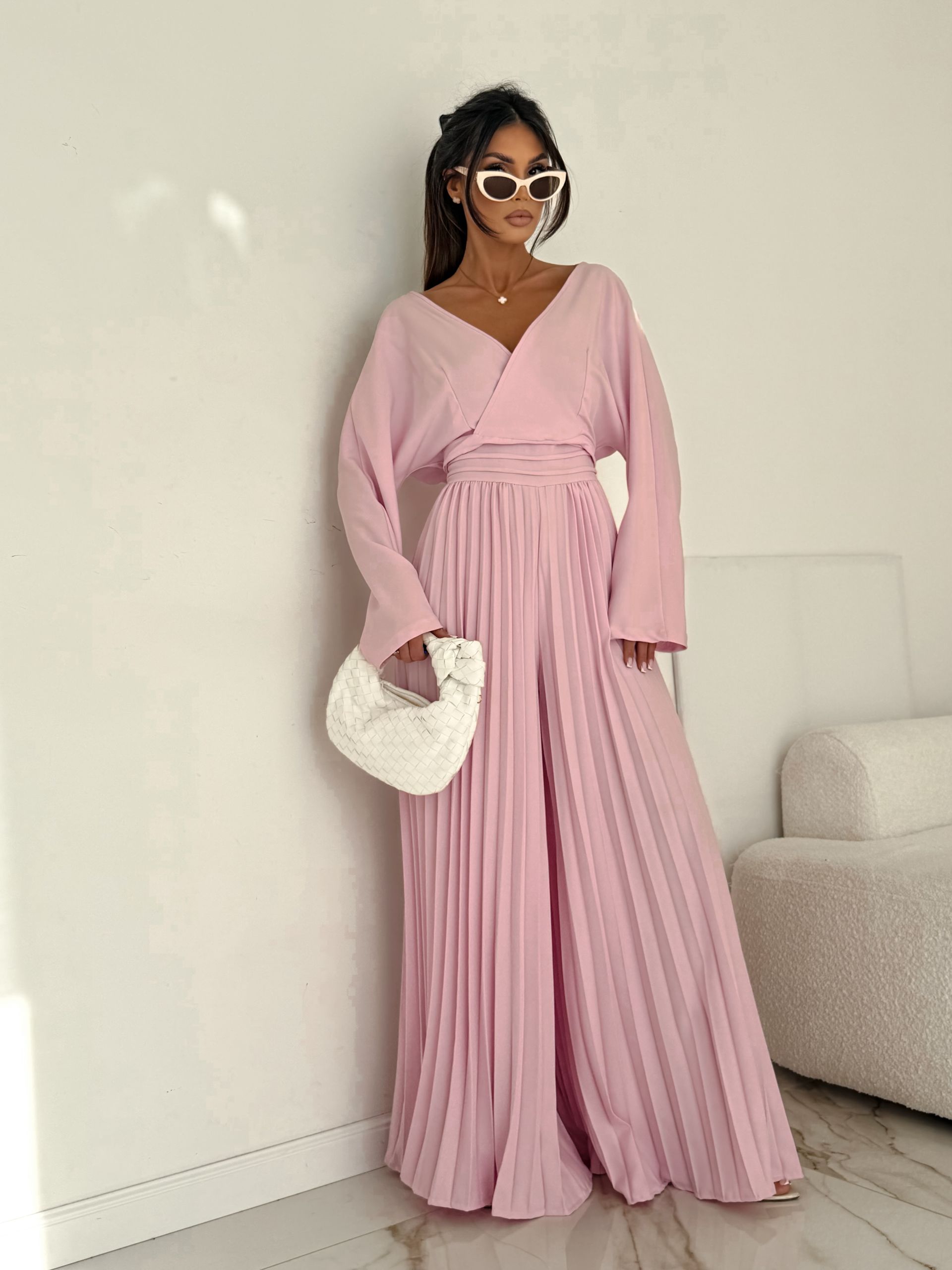 Kombinezon Pleated Elegance – pudrowy róż LUMÉ